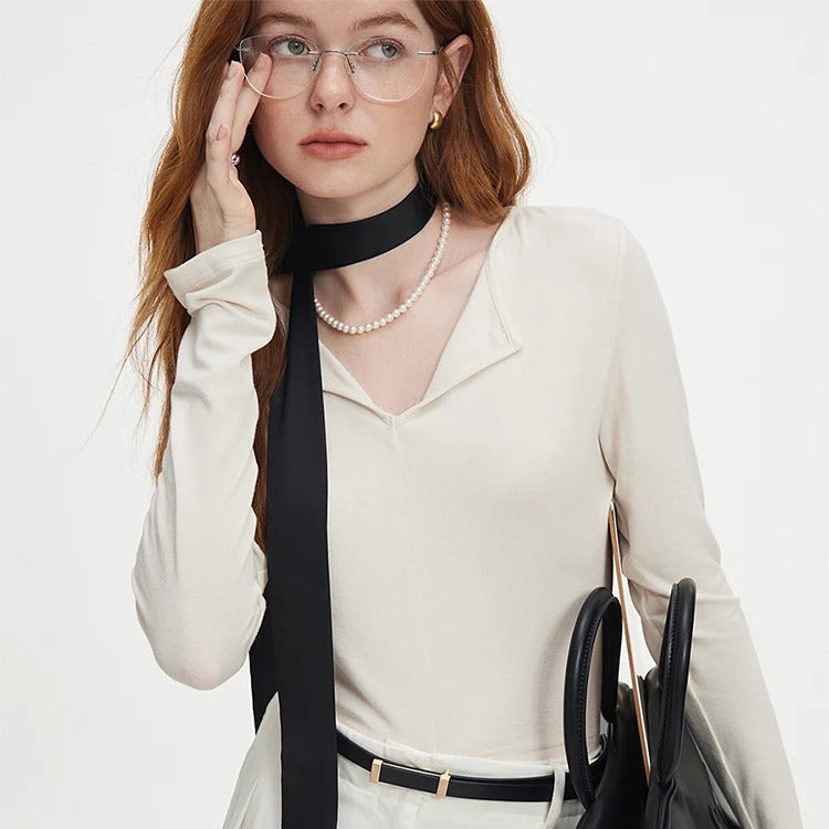 Blusa Liora – Decote em V - SOMENTE HOJE COMPRE E GANHE UM COLAR DE BRINDE